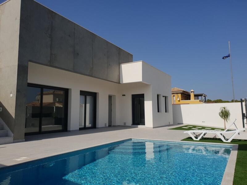 Villa for sale in Pilar de la Horadada, Alicante