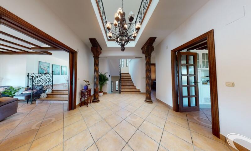 6 bedroom Villa for sale