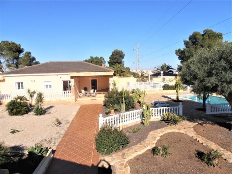 Villa til salg i Orihuela Costa, Alicante