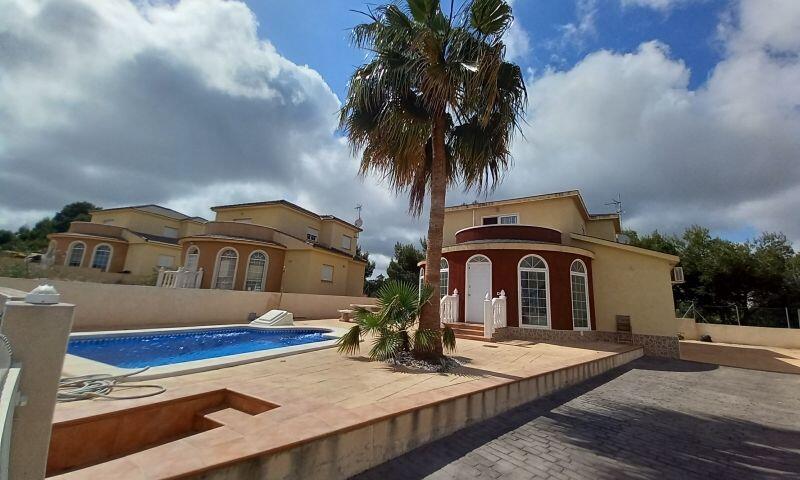 4 bedroom Villa for Long Term Rent