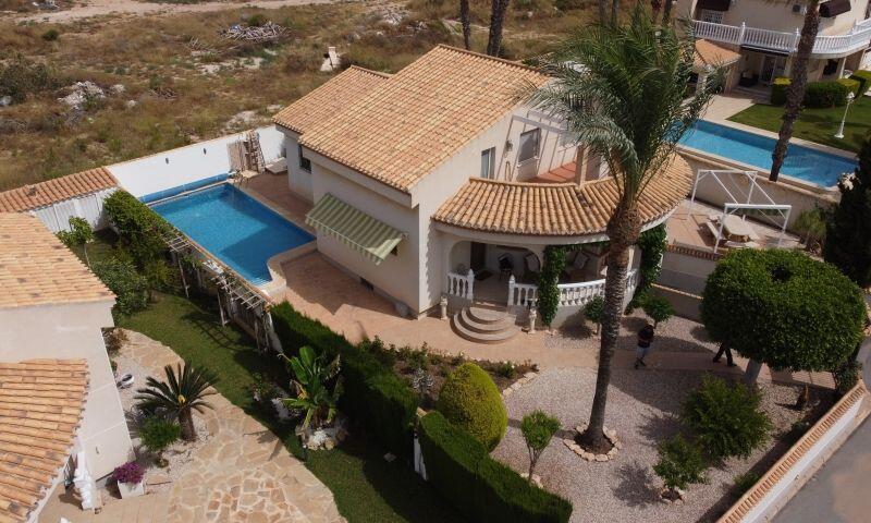 Villa til salg i Orihuela Costa, Alicante