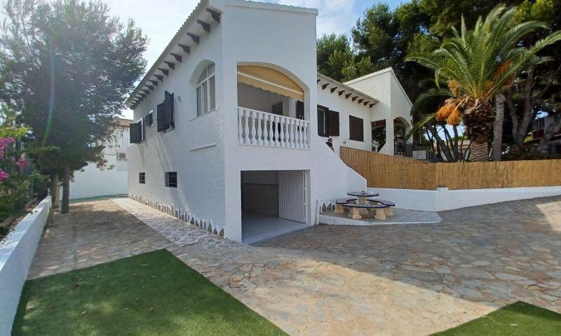 Villa en venta en Torrevieja, Alicante