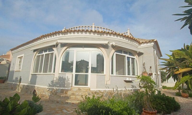 Villa zu verkaufen in Torrevieja, Alicante