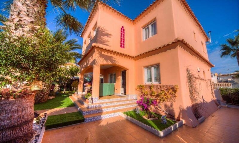 Villa à vendre dans Torrevieja, Alicante