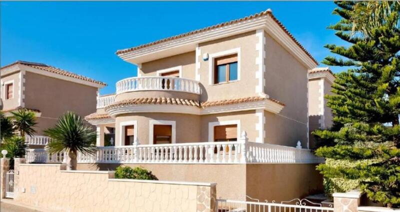 Villa til salg i Torrevieja, Alicante