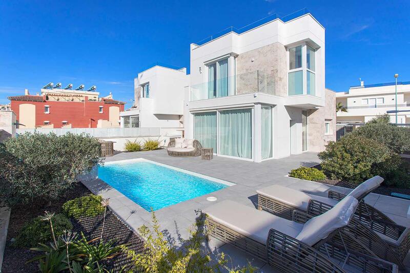 Villa en venta en Torrevieja, Alicante