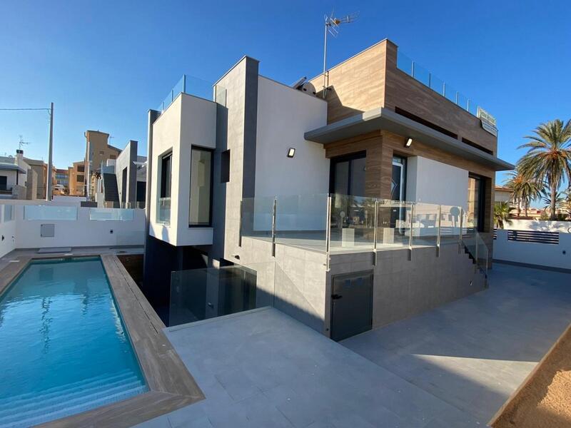 Villa til salg i Torrevieja, Alicante