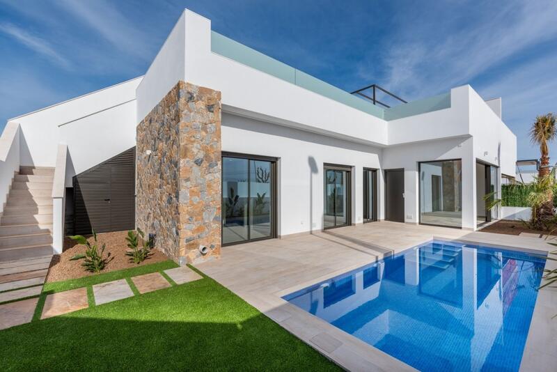 Villa en venta en Pilar de la Horadada, Alicante