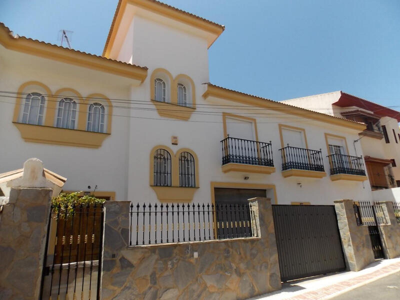 10 Cuarto Villa en venta