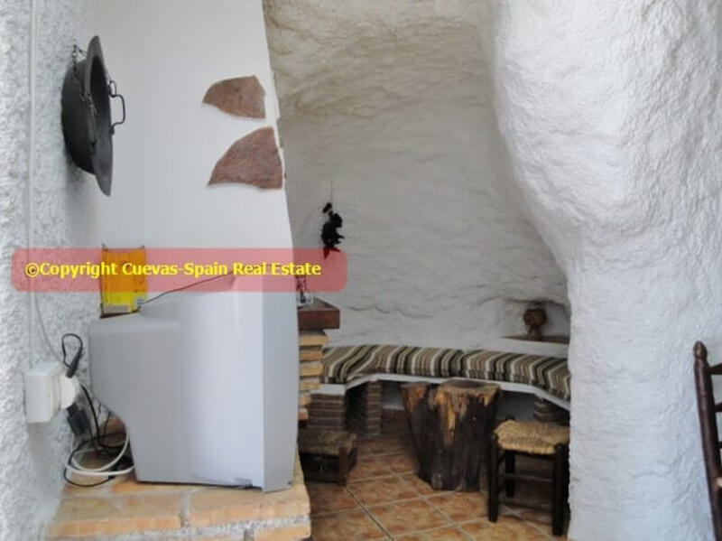 8 bedroom Cave House for sale