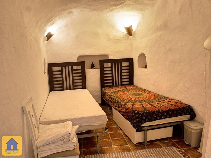 6 soveværelse Grottehus til salg