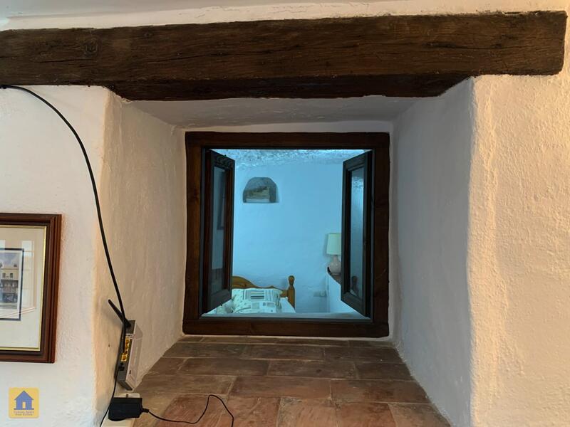 4 bedroom Cave House for sale