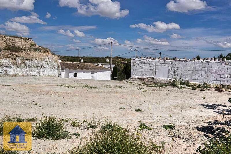 6 soveværelse Grottehus til salg