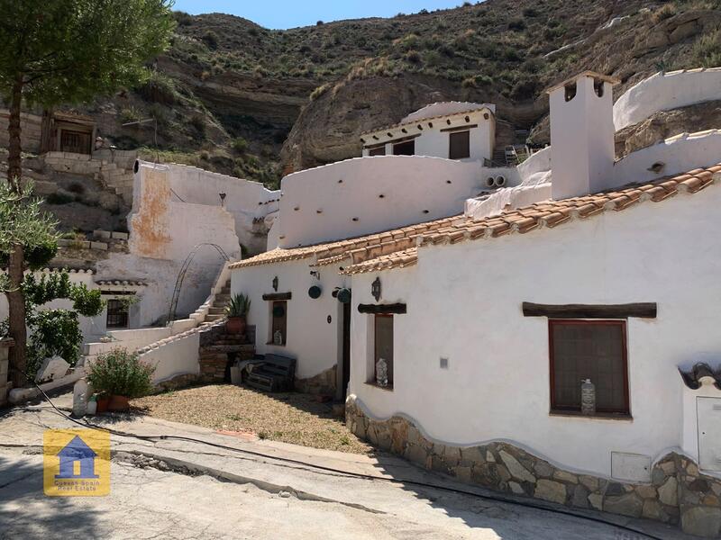 4 bedroom Cave House for sale