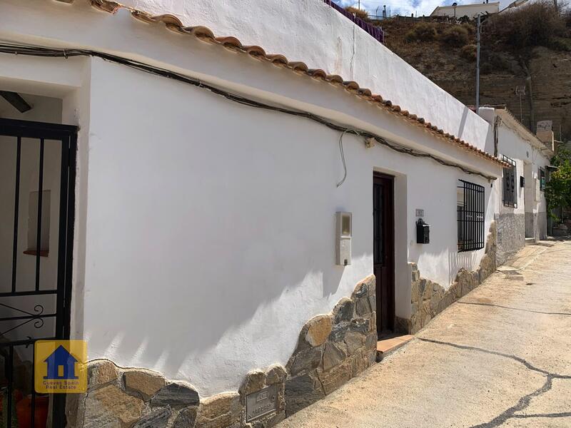 2 chambre Maison Troglodyte à vendre