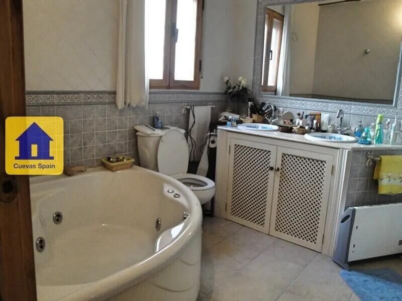 4 chambre Local Commercial à vendre