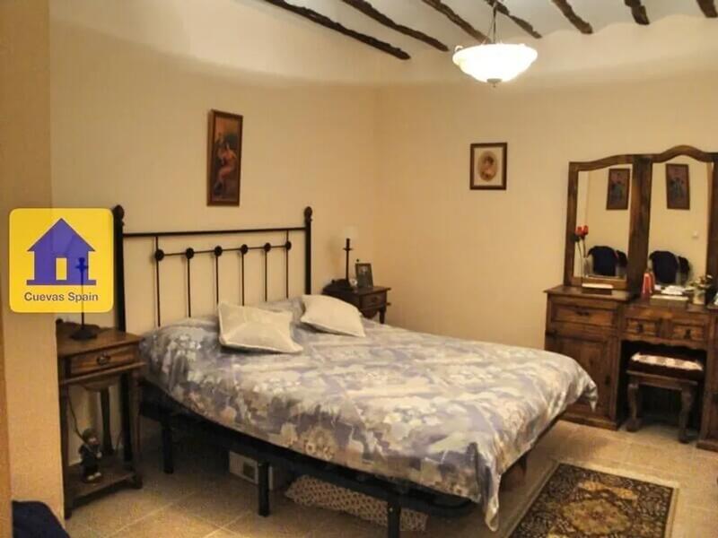 4 chambre Local Commercial à vendre