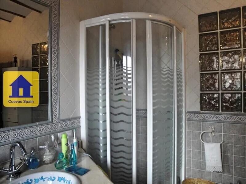 4 chambre Local Commercial à vendre