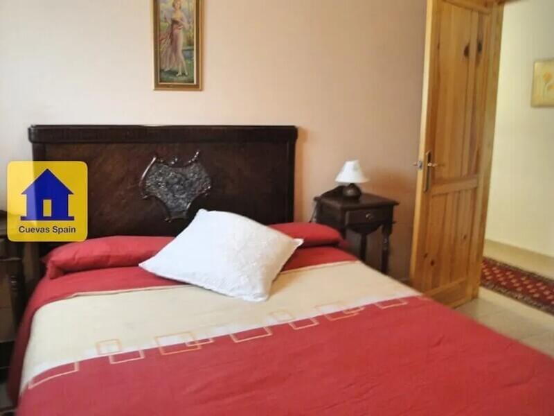 4 chambre Local Commercial à vendre