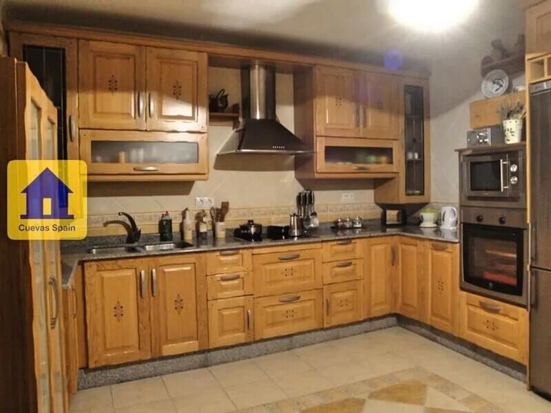 4 chambre Local Commercial à vendre
