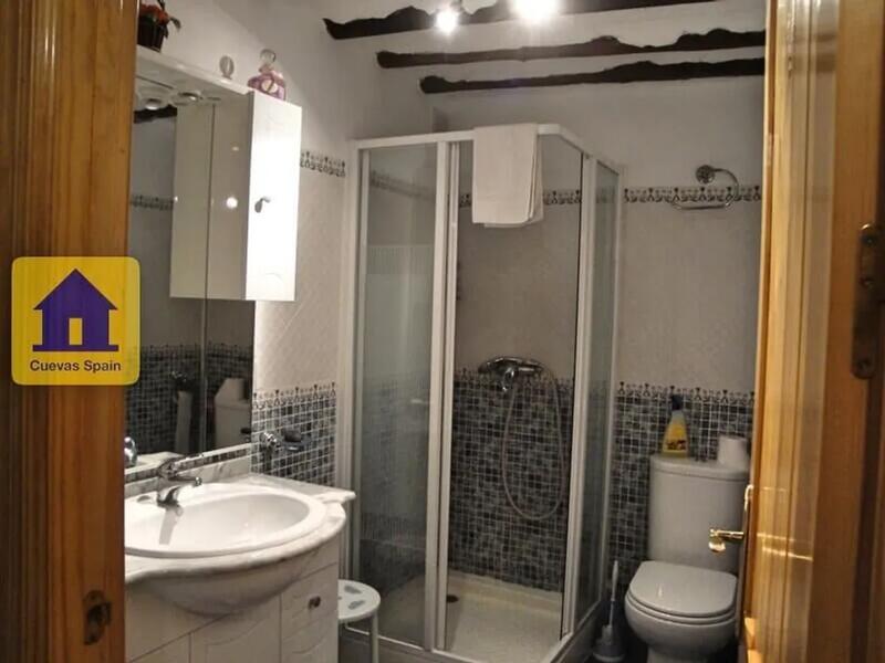 4 chambre Local Commercial à vendre