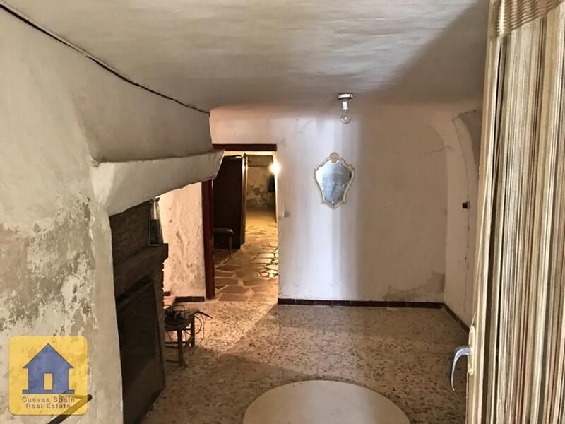 Grottehuset til salgs