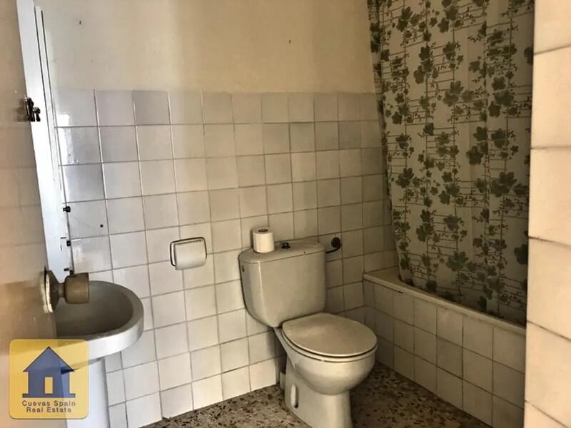 Grottehuset til salgs