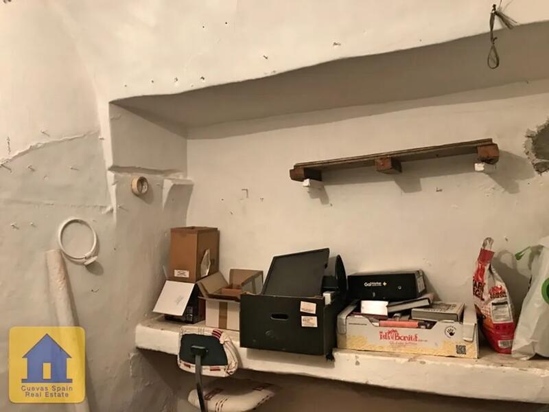 Grottehuset til salgs