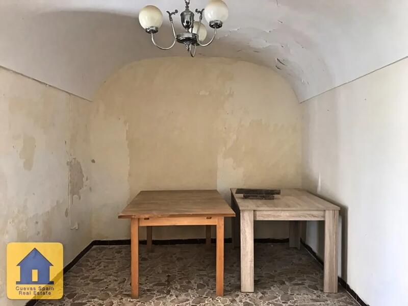 Grottehuset til salgs