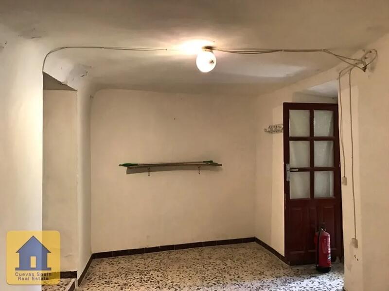 Grottehuset til salgs