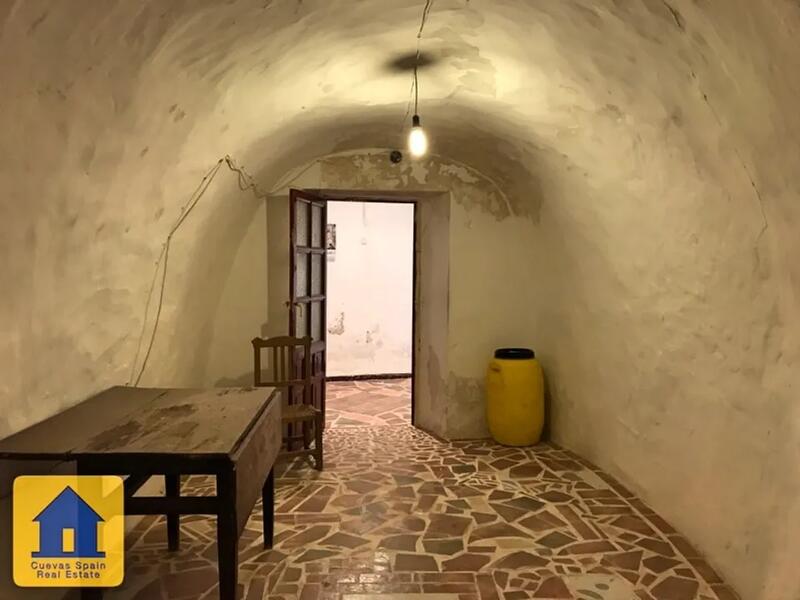 Grottehuset til salgs