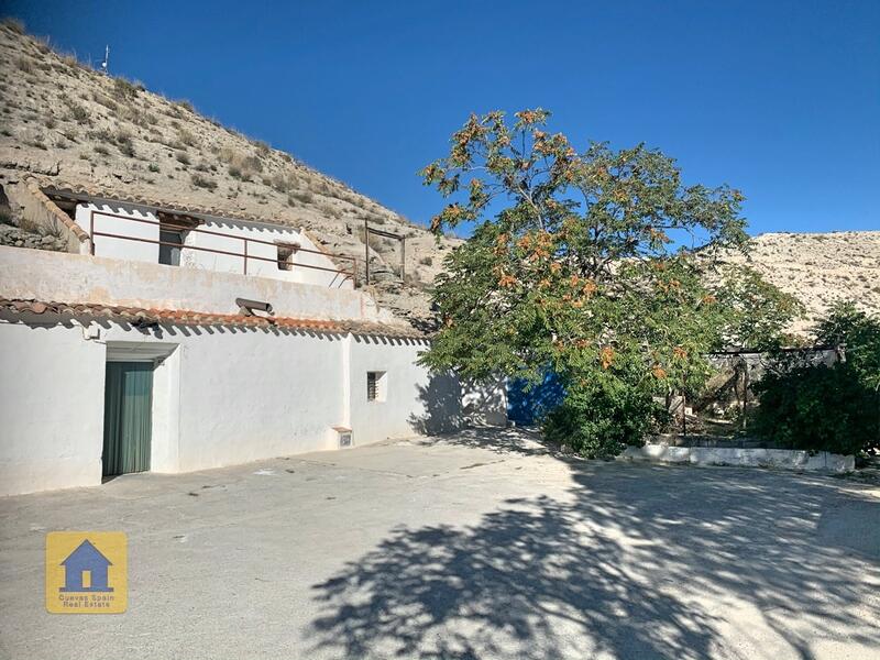6 chambre Maison Troglodyte à vendre