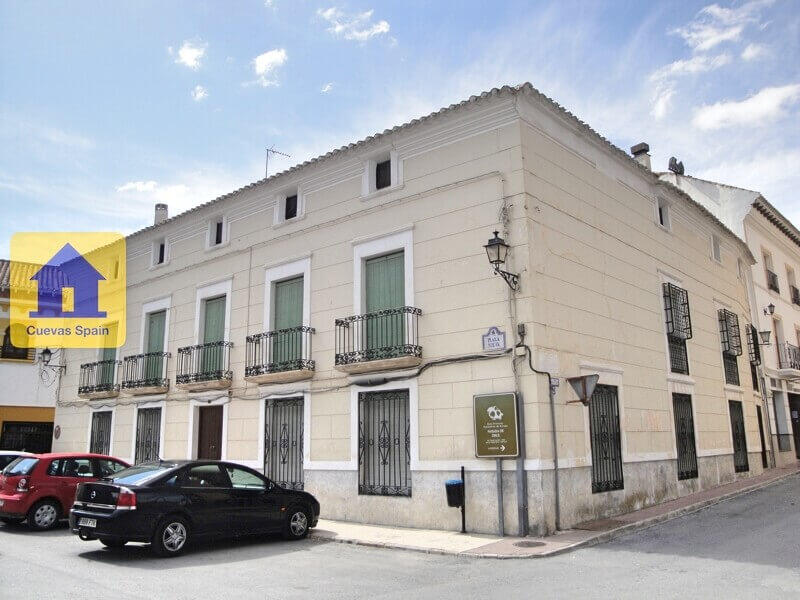 7 bedroom Villa for sale