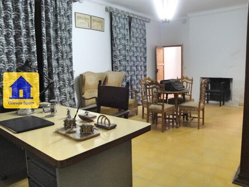 7 bedroom Villa for sale