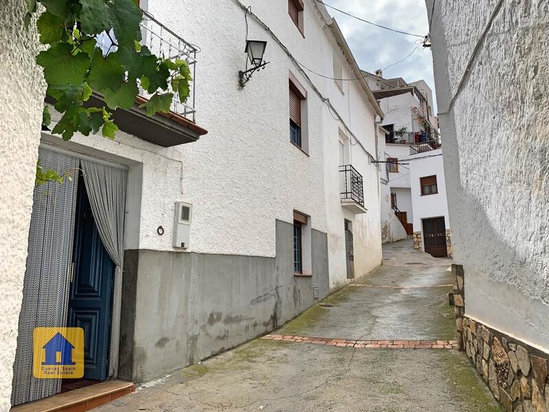 Townhouse for sale in Castril de la Peña, Granada