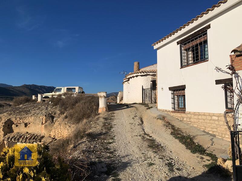 3 спальная комната Дом в пещере продается