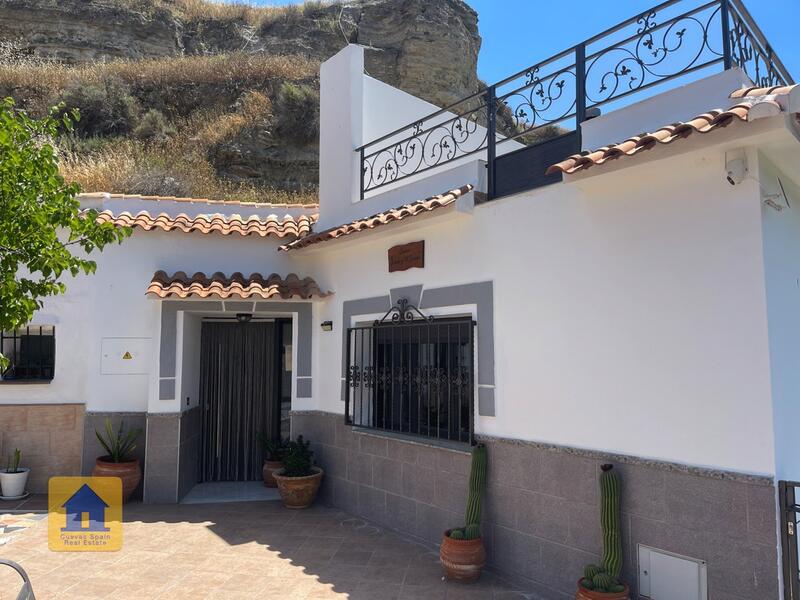 2 soverom Grottehuset til salgs