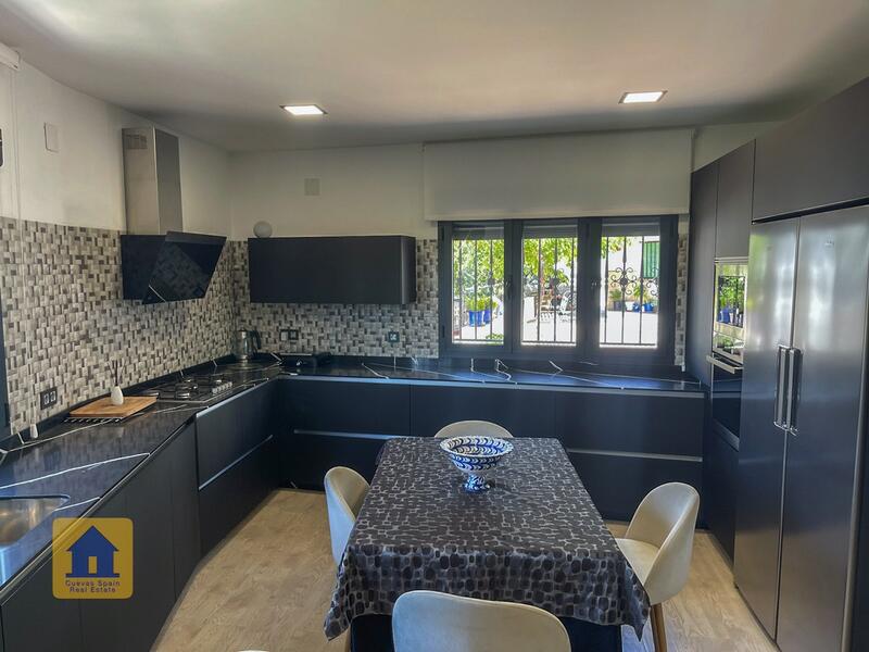 2 soverom Grottehuset til salgs