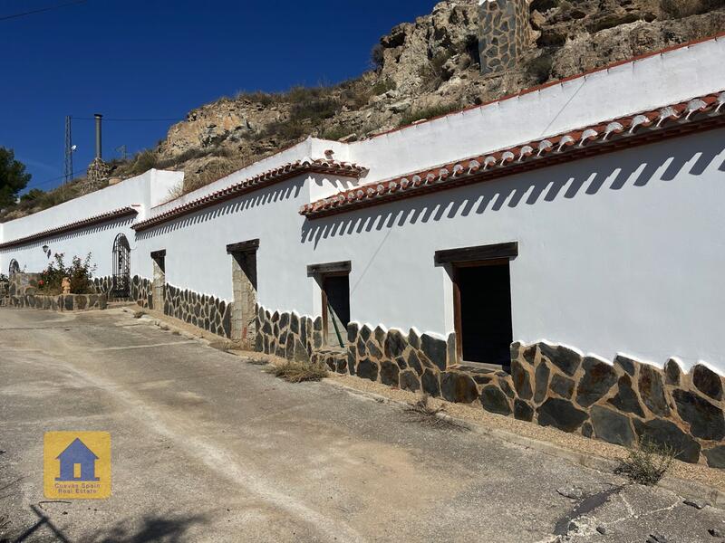 4 Schlafzimmer Höhlenhaus zu verkaufen