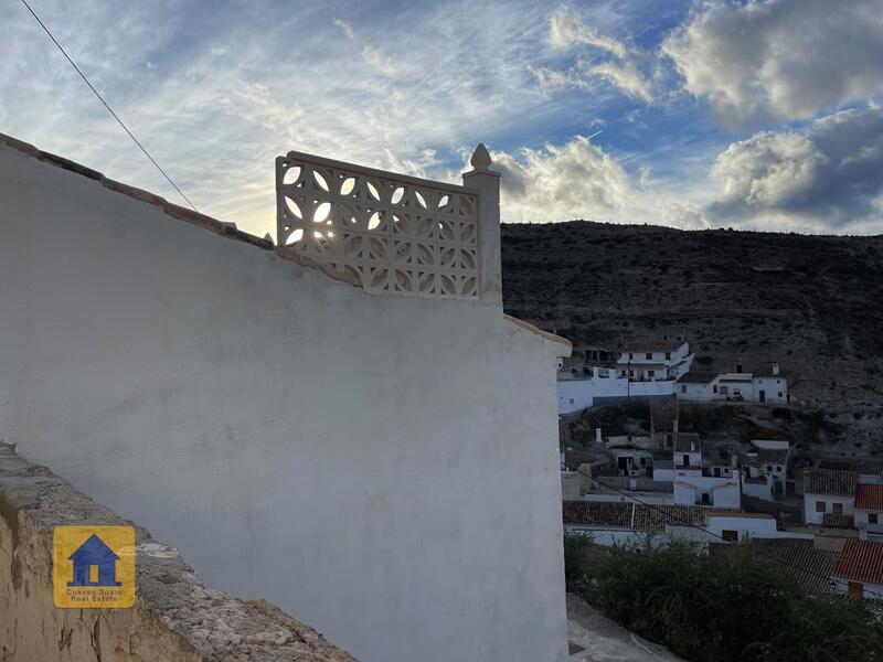 2 sovrum Grottahus till salu