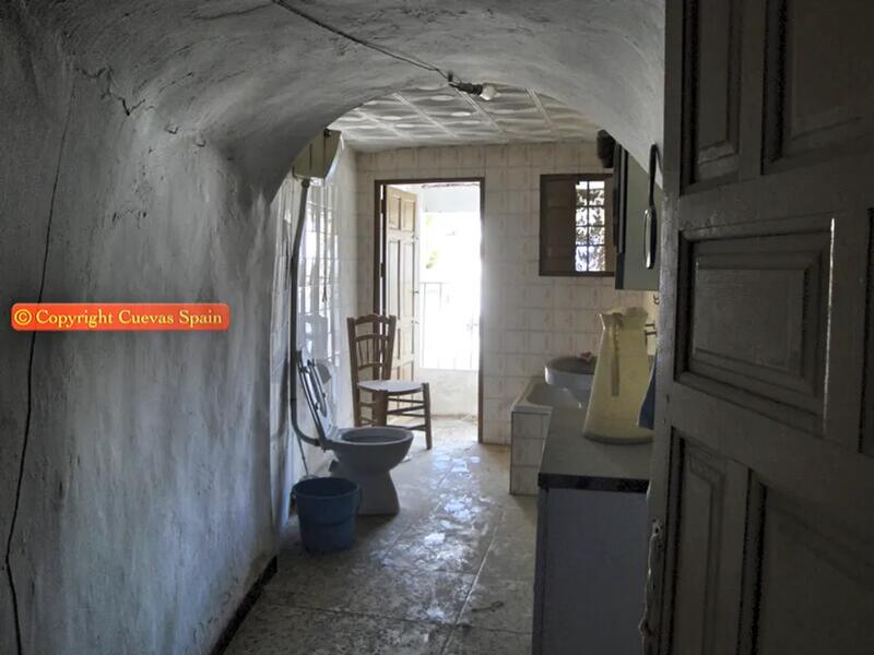 4 спальная комната Дом в пещере продается