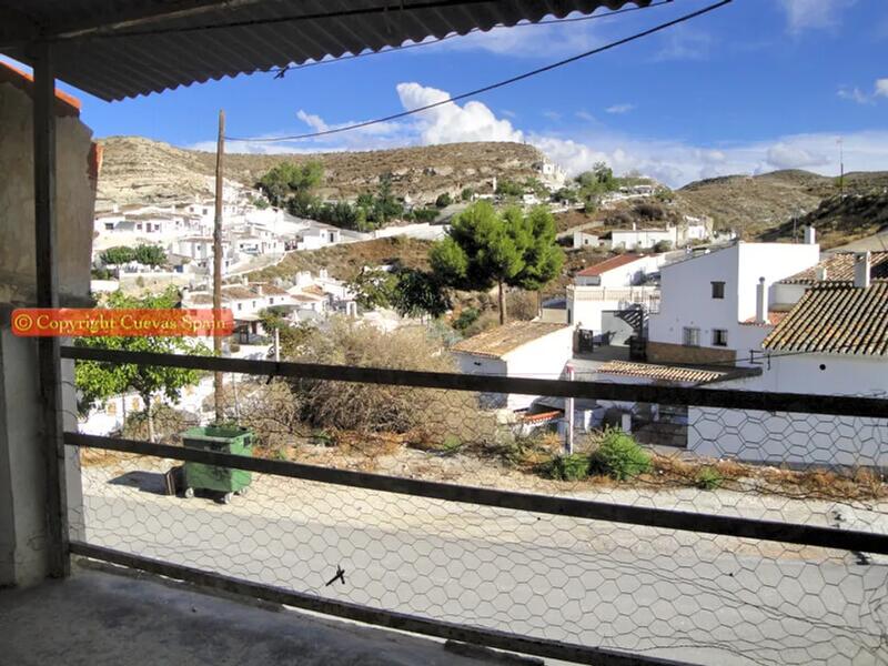 4 спальная комната Дом в пещере продается