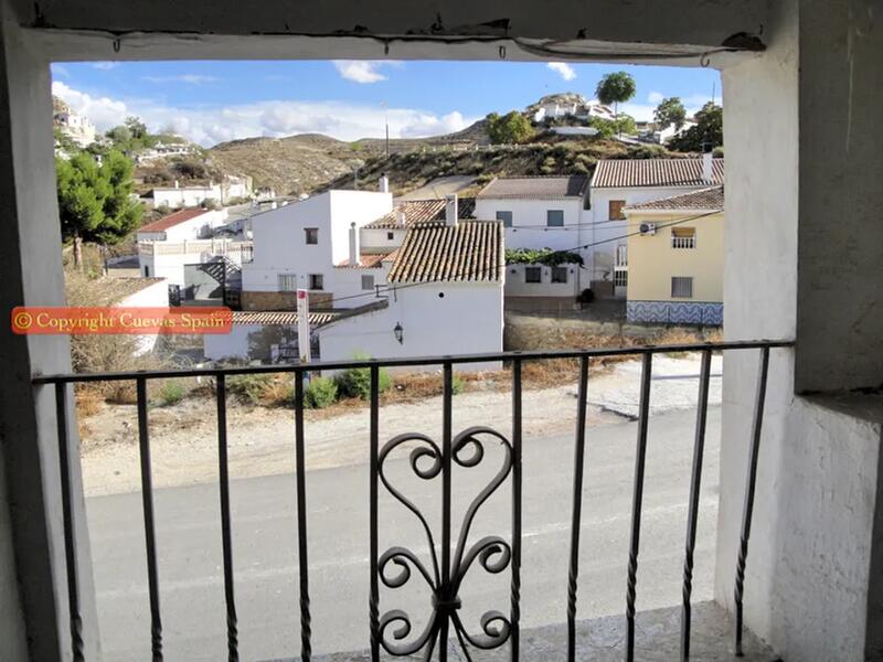 4 спальная комната Дом в пещере продается