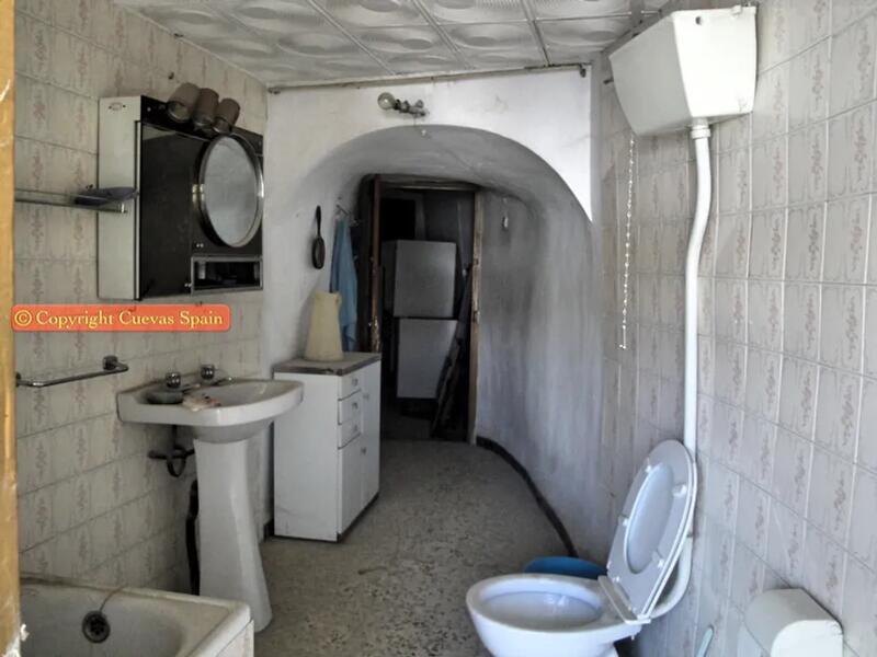 4 спальная комната Дом в пещере продается