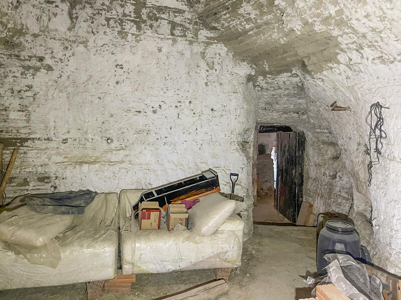 10 bedroom Cave House for sale