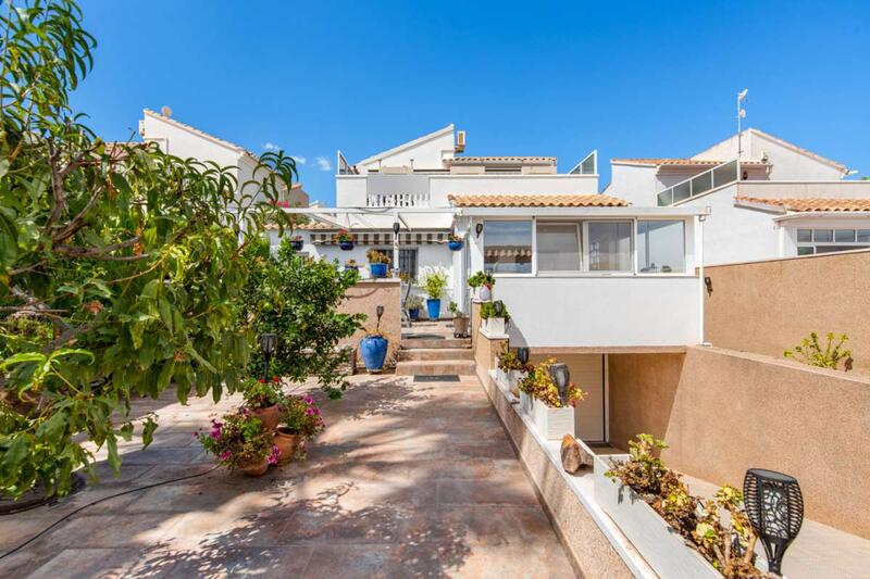 Villa til salgs i Punta Prima, Alicante