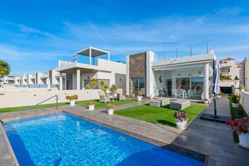 Villa for sale in Villamartin, Alicante