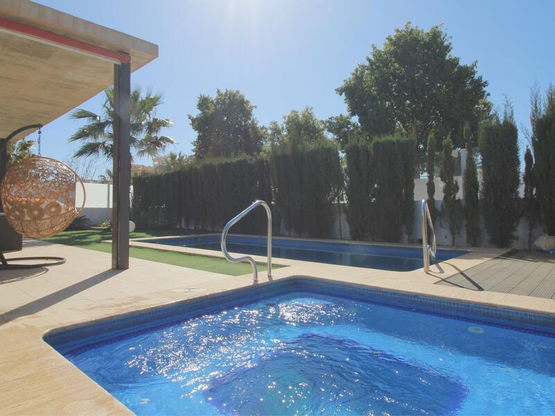 Villa en venta en Mar de Cristal, Murcia