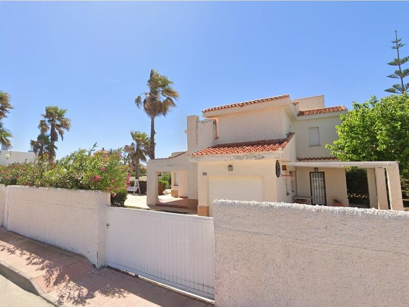 вилла продается в La Manga del Mar Menor, Murcia