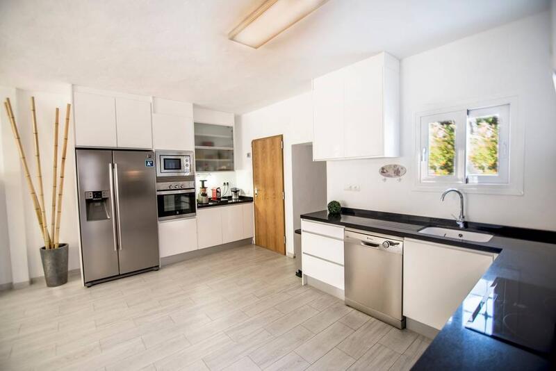 8 bedroom Villa for sale